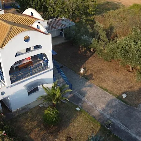 The Island بيت للعطل Karianí